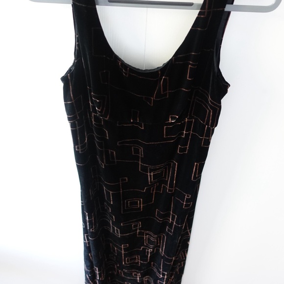 SOLD - Jones New York Evenings black velvet maxi dress with geometric pattern - Picture 4 of 7